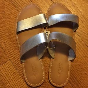 Old Navy silver leather strappy flat sandals